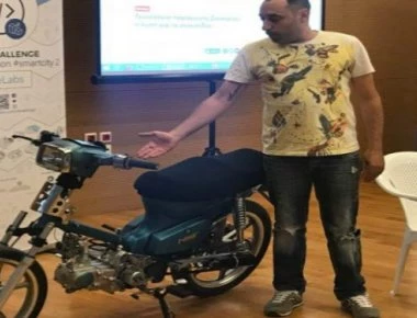 Κρήτη: Νεαρός Ηρακλειώτης έφτιαξε μηχανάκι που κινείται με ρακί! (φωτο)